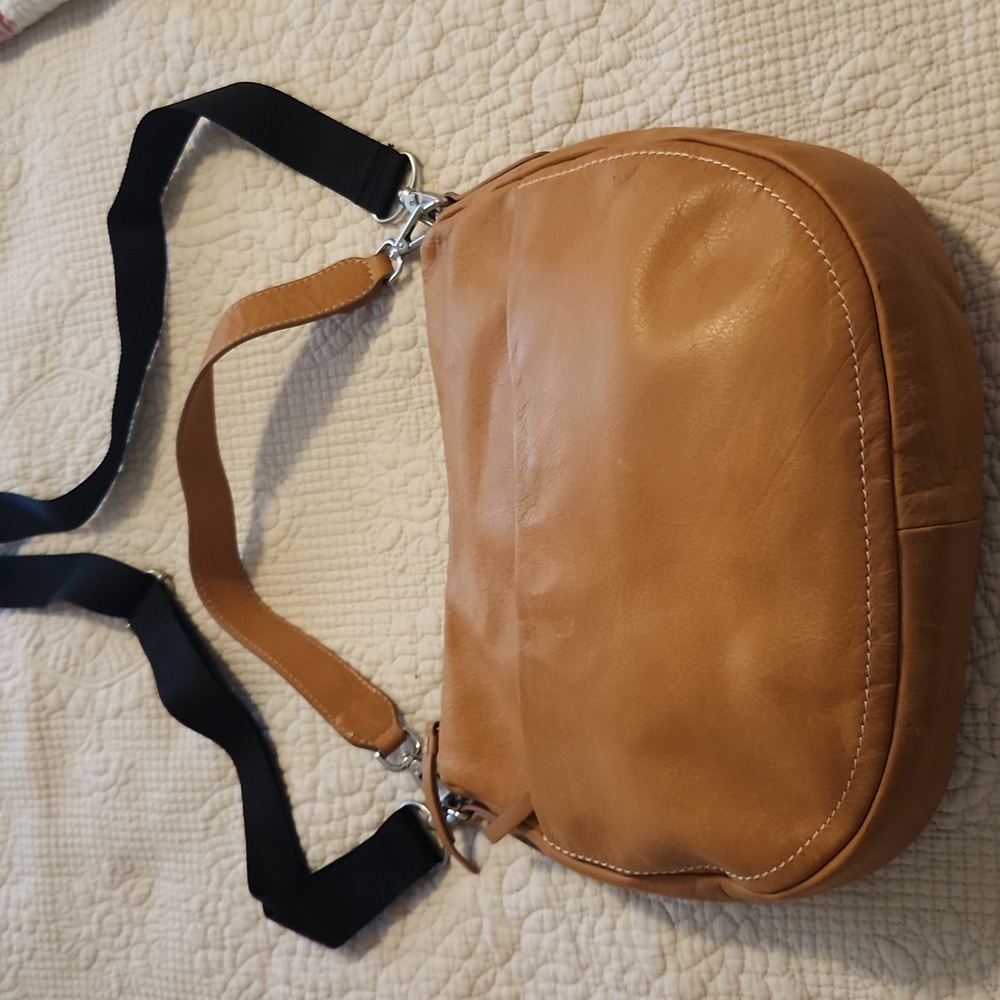 No brand Small leather shoulder bag with cross body strap.
